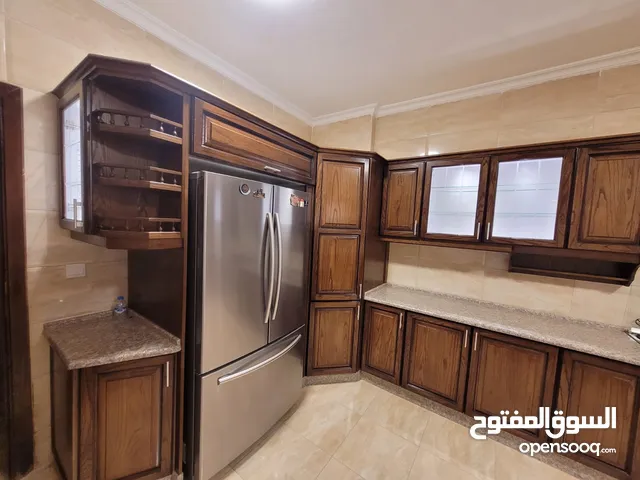 مطبخ خشب بلوط للبيع – حالة ممتازة وسعر مناسب