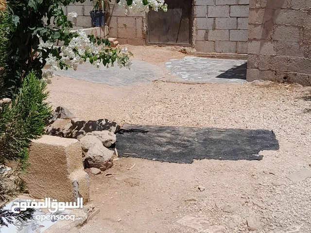 بيتين للبيع ومساحت ارض واسعا