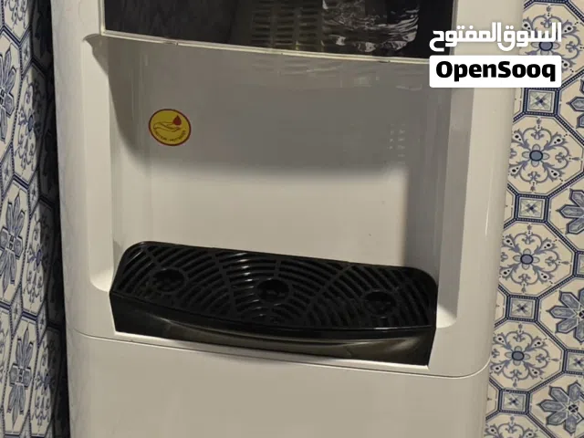 موزع مياه أيكون قائم بذاته - ساخن وبارد، بحالة جيدةIkon freestanding water dispenser - hot and cold,