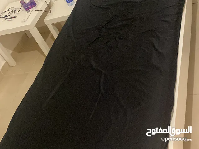 سرير مع فرشه استعمال 6 شهور فقط من ايكيا سعر الشراء 288 سعر البيع 150