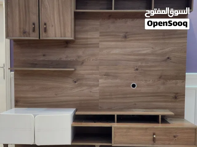 دولاب تلفزيون خشبي أنيق في جدة