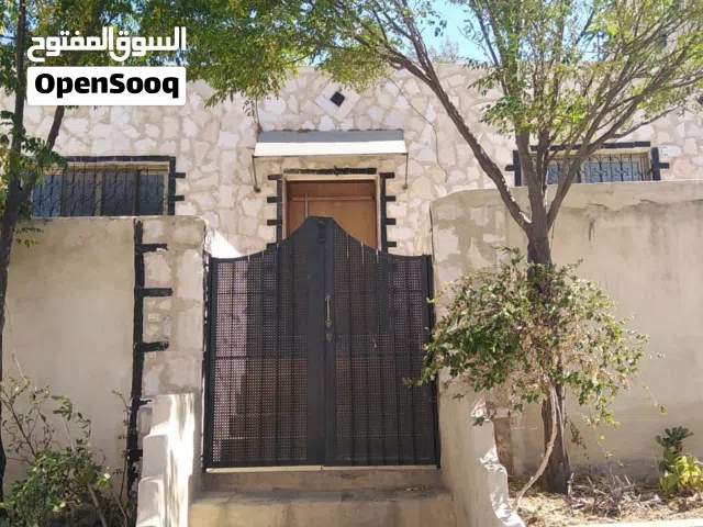 منزل مستقل للبيع ( ارض حجه) بسعر مغري جداً