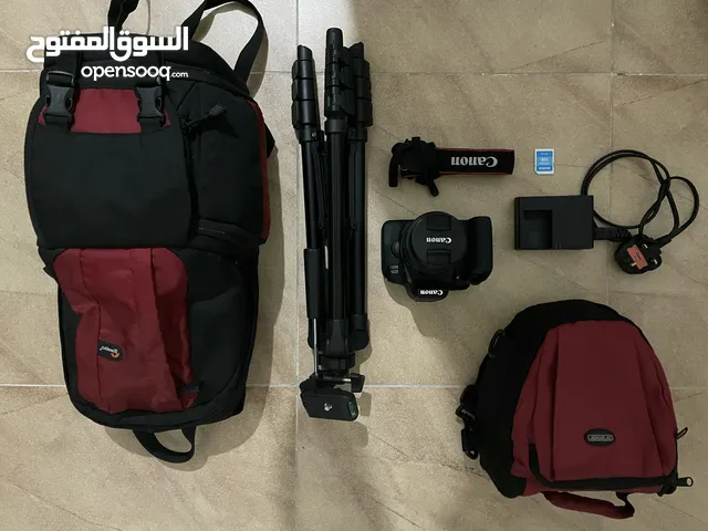 كاميرا كانون 800d مع عدسة والشحن والترايبود وشنطتين   Canon 800d with lens and tripod and 2 bag