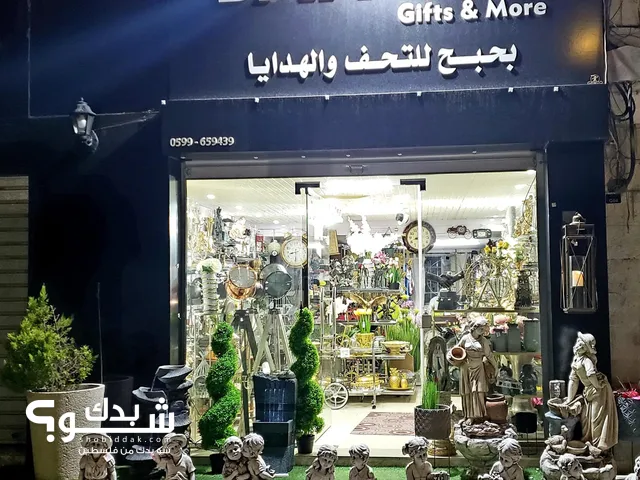 محل للبيع بالخلو  في اشهر شوارع رام الله شارع دير اللاتين مقابل مدرسة راهبات مار يوسف