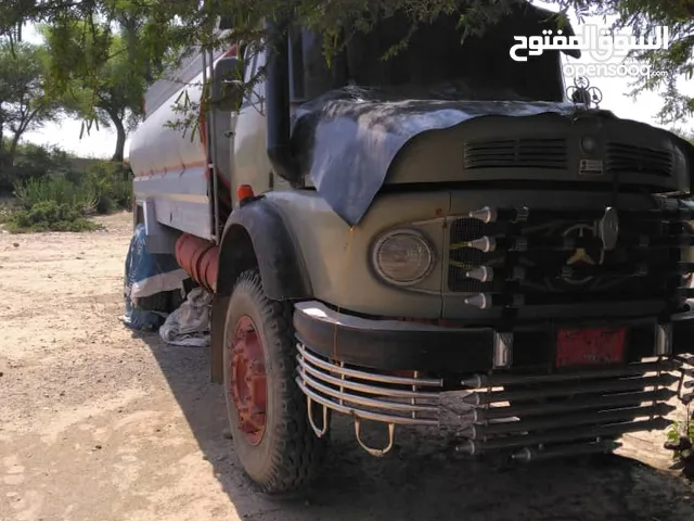 Tipper Mercedes Benz 1976 in Sana'a