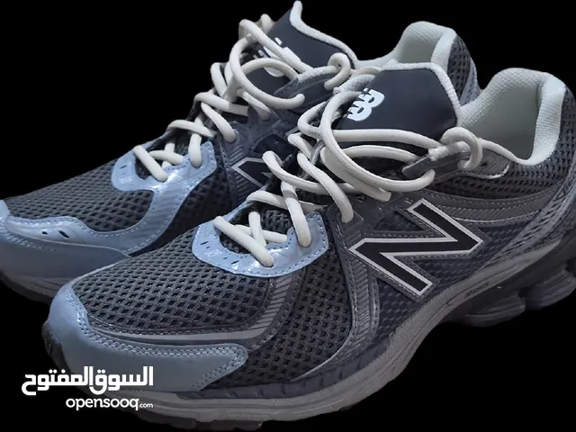 حذاء رياضي من نيوبلنس