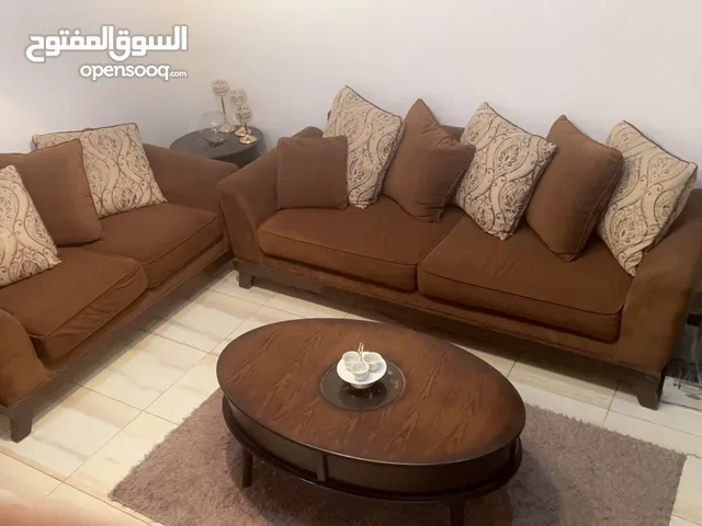 صالون كامل طقم امريكي وطاولات خشب وقطعة سجاد مع ثريا خشب
