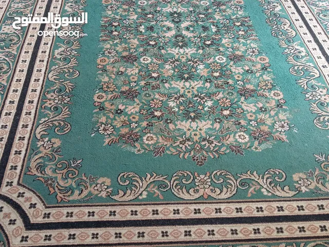 سجاد اخضر فستقي للبيع المستعجل بسعر مغري جدا وسجاد وموكيت جديد وحاله البيع مستعجله وسعر فقط 40 دين
