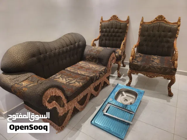كنب 3 قطع مستعمل مع مجلى مطبخ نظيف ما استخدم كثير