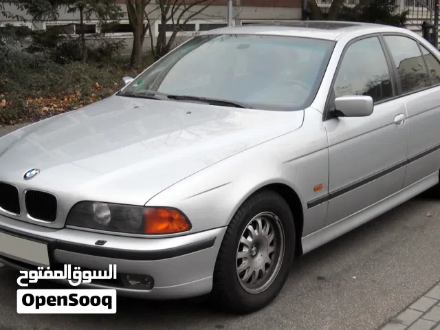 أغطية محرك. BMW E39 جديد تايون في الكرتونه