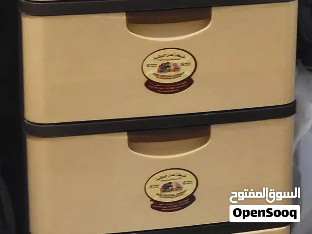دولاب بلاستيك شبه جديد