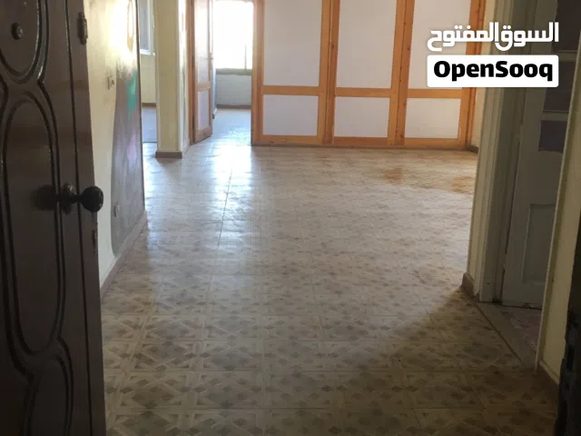 فرصه للشركات والمكاتب شقة دور اول مجهزة نت كهرباء مياه غاز طبيعي 3 غرف وصالة مضيخ وحمام بمدينة آسيد