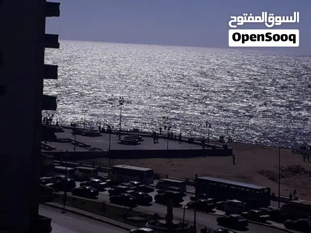من المالك اول عقار متفرع للبحر جميع العدادات بالفرش وسط جميع الخدمات وخالد بن الوليد فيو مفتوح للبحر