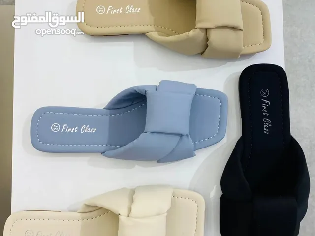 FLAT SANDAL