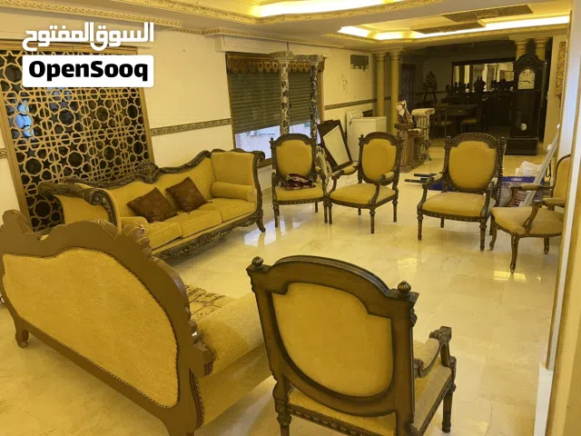 اثاث ونثريات للبيع