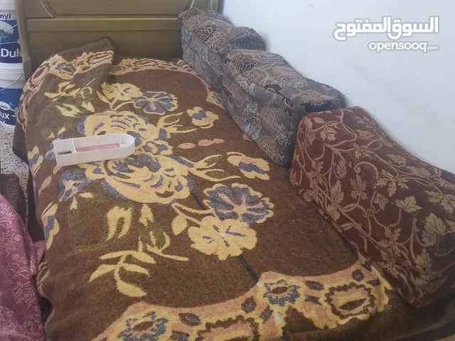تخت مفرد خشب بدون فرشة مستعمل للبيع بحالة جيدة جداً