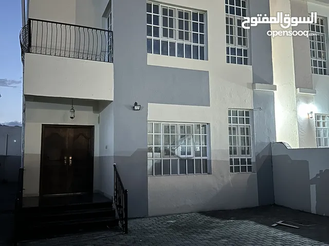 350m2 4 Bedrooms Villa for Rent in Muscat Amerat