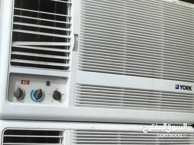 window type air conditioner in good condition 18,