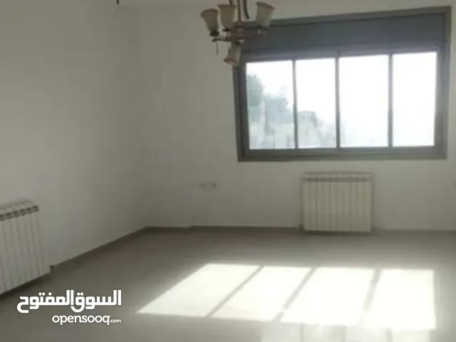 ثلاث غرف نوم غير مفروشة