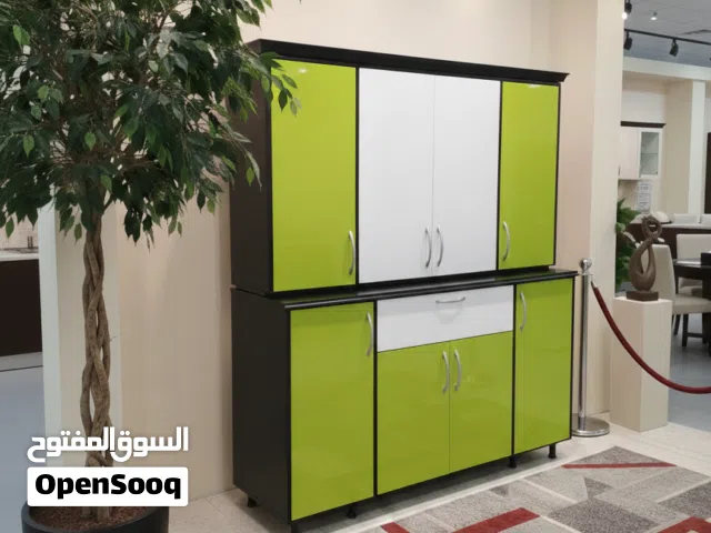 مطابخ اقتصادية وعملية جاهزة للتسليم الفوري مصممة خصيصاً لتناسب الميزانيات المحدودة والمظهر الأنيق