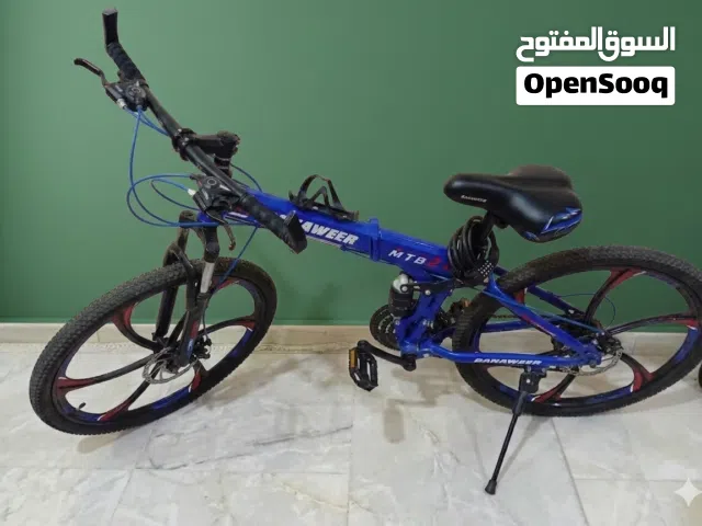 دراجه ماركة BANAWEER سرعات مقاس 26 فيها حامل زجاجة و معاها قفل السرعات خربانة لكن تعمل بدونها
