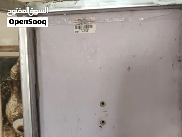 طاولة حديد معدلة مع  مرآة.. .