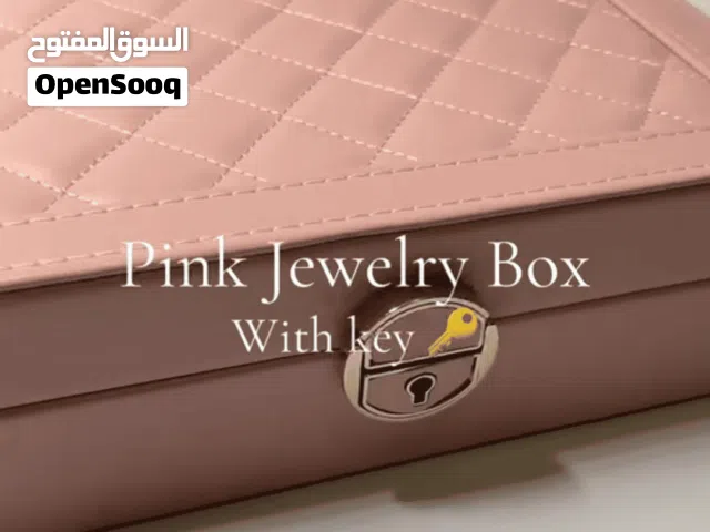 صندوق تنظيم الإكسسوارات والمجوهرات الفاخر المزود بقفل  الاستخدامات:  تنظيم وترتيب كافة أنواع المجوهر