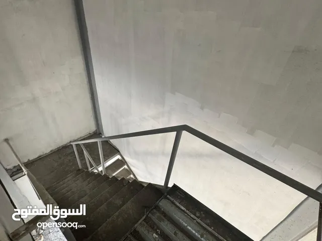 مخزن للبيع في الرسيل الصناعية