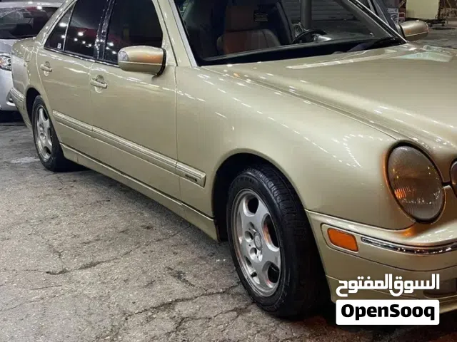 2001 مرسيدس بنز الفئة-E E 200