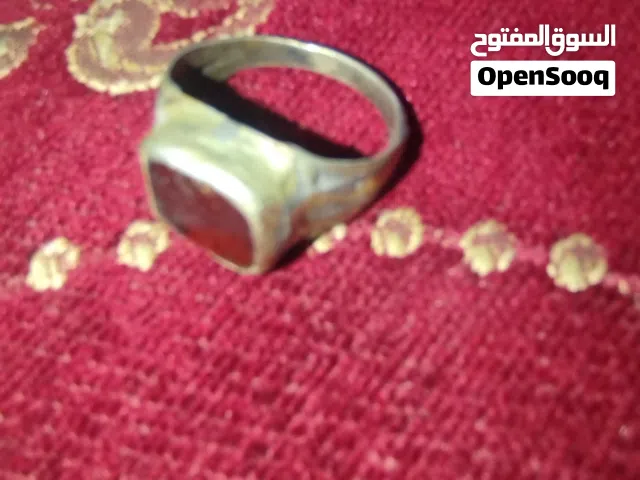خاتم اثري بحجر كريم