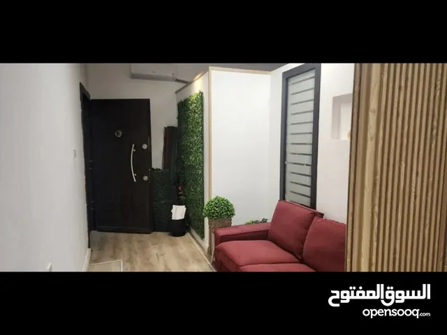 مكتب للبيع  مع الاثاث في بن علي صفة المطاعم دور الاول علوي