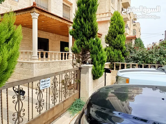 158 m2 5 Bedrooms Apartments for Sale in Amman Al Rawnaq