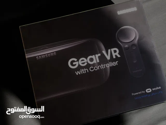 نظارة سامسونج Gear VR مع يد تحكم – بحالة ممتازة- السعر قابل للتفاوض