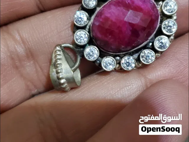 فص ياقوت أفريقي أحمر طبيعي نار تتألق في يديك!