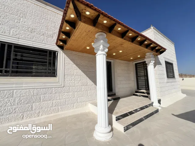 180 m2 3 Bedrooms Townhouse for Sale in Zarqa Dahiet Al Madena Al Monawwara