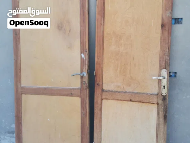 تلاتة أبواب داخلية مستعمله وحاجه نظيفه بإذن الله والاسعار كويسه مانختلفوش