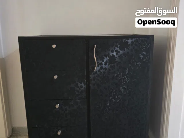 خزانة المينيوم نقشة مميزة درفة واربع جوارير نضيفة جدا