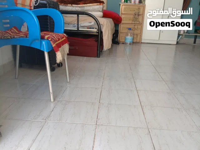 مكان شاغر  بغرفه بحي المصيف