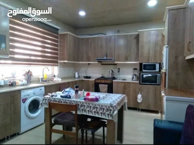 دار للبيع في مجمع بحركة نوي قرب شارع 150 متر يتكون من طابق .غرفتين نوم وصالة ومطبخ كبير تركي