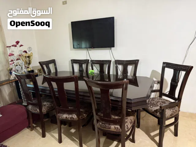 طقم كنب وسفرة بحالة ممتازة للبيع أثاث منزل كامل نظيف جدًا