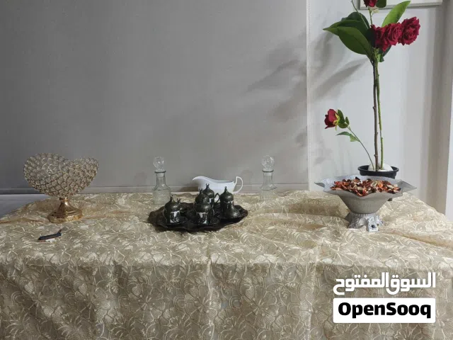 طاولة سيكوريت  للبوفيهات أو للحديقه  للبيع مع كراسي