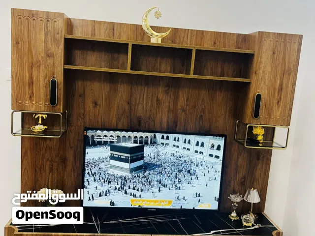 طاولة تلفزيون للبيع.