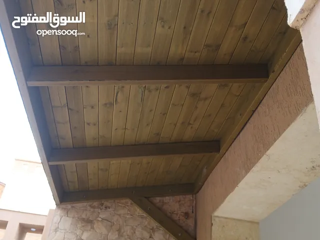 مالك مغربي للمضلات و اكواخ