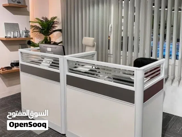 مكاتب مع كنبات استقبال وطاوله