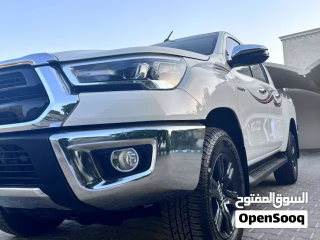 2025 تويوتا هيلوكس SR5
