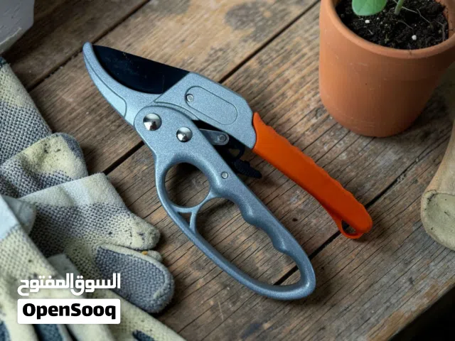 مقص تقليم النباتات