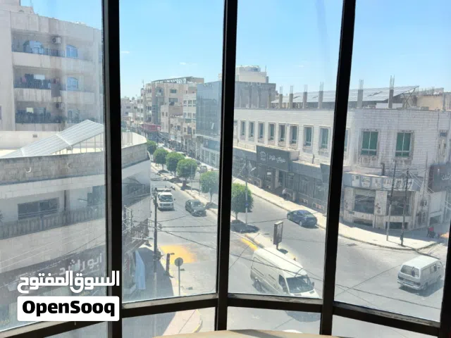 للإيجار – فرصة استثمارية مميزة في إربد / شارع الهاشمي - مقابل أثاث المحافظه