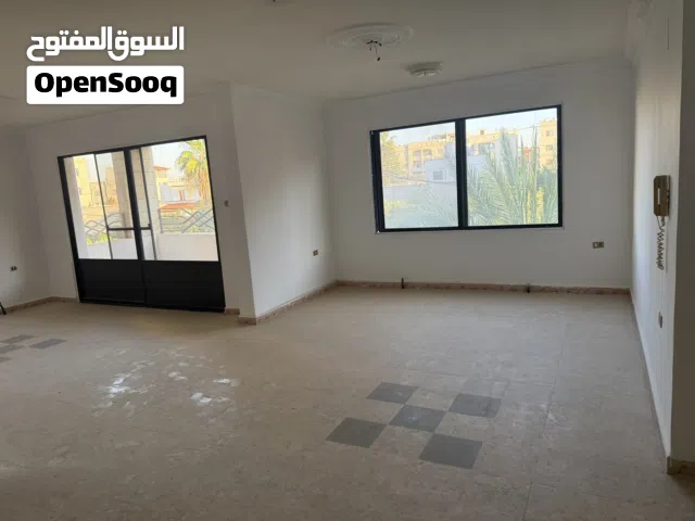 شقة واسعة للإيجار 180م طابق أول – حي الورود / شارع القمح – قرب مدارس الباب العالي والمؤسسة العسكرية