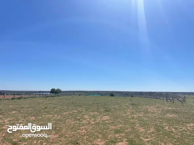 هكتار للبيع 3دقايق على المركز ديال سيدي علال البحراوي ،مربع، طابلة وحدة