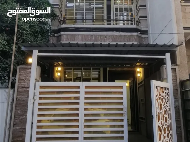 200 m2 4 Bedrooms Villa for Rent in Baghdad Mansour